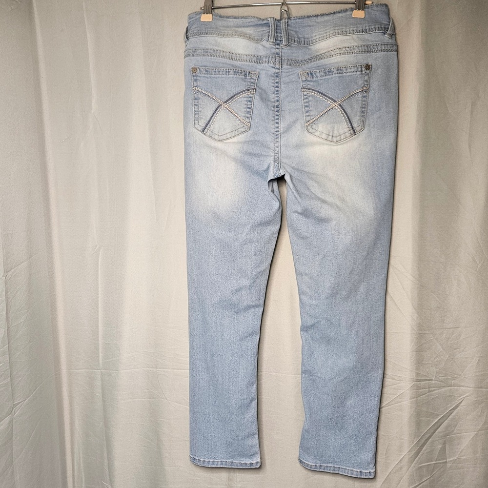 WallFlower Luscious Curvy Fit Jeans Womens 34 Light Wash Distressed Straight Leg